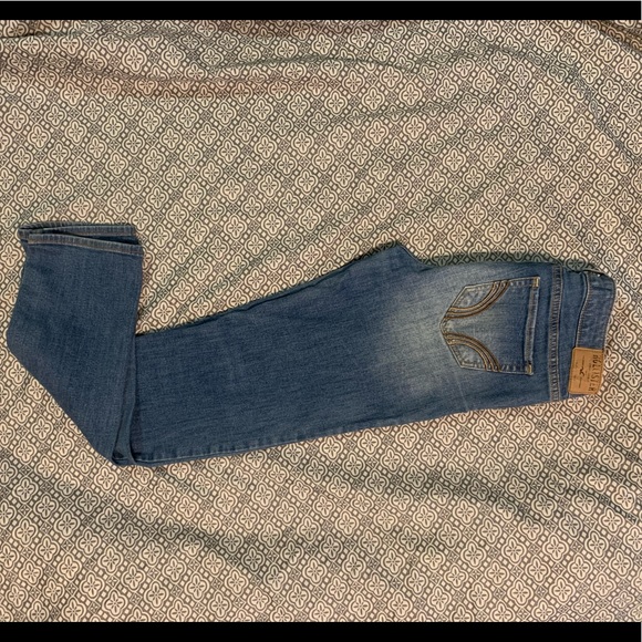 Hollister Low Rise Med Wash Skinny Jeans - Picture 1 of 3